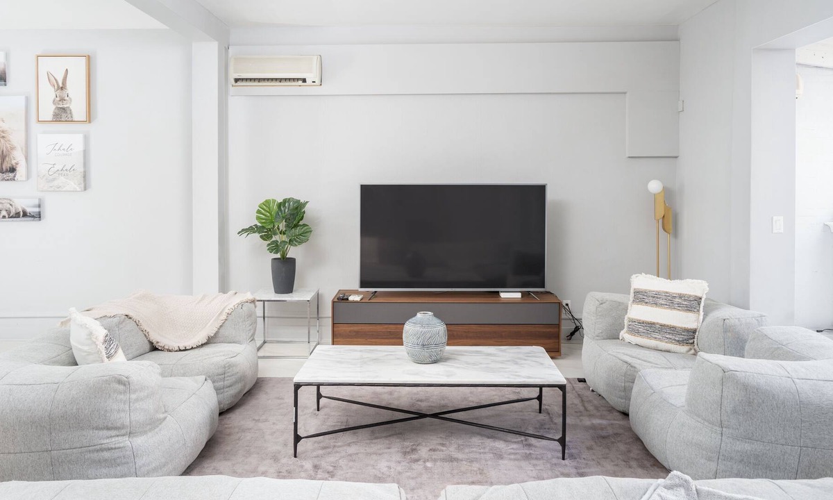 Quartier des Spectacles House | Private TownHouse/Jaccuzzi Pool table &2 terrasses