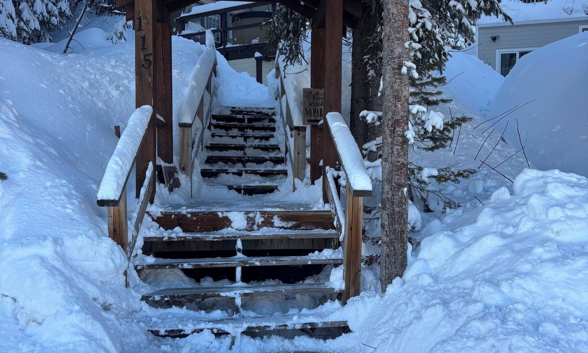 Silver Star Mountain Ski Chalet | Private Yet Convenient Ski in/Ski out Chalet