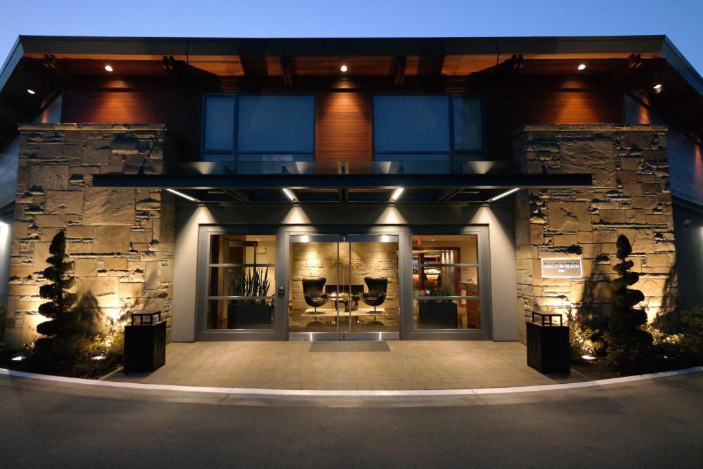 Regional District of Nanaimo Hotel | Qualicum Beach Inn