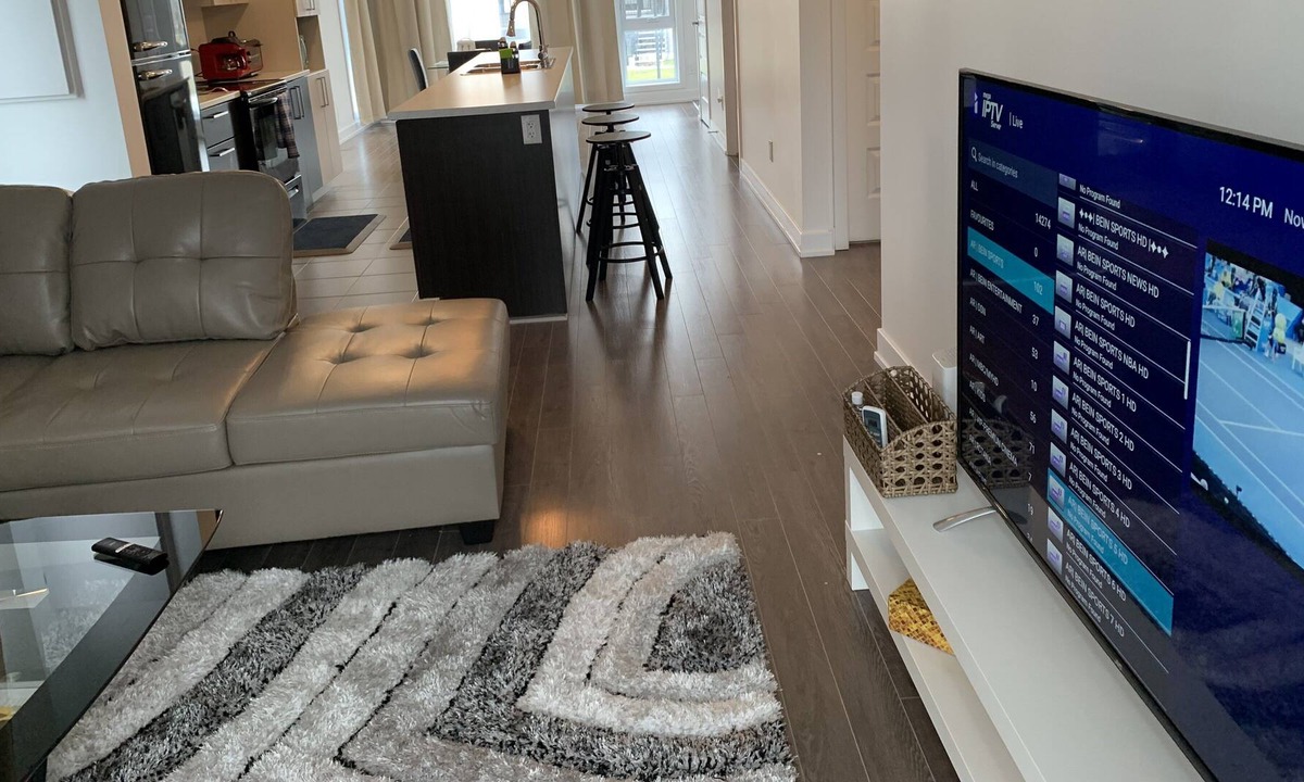Plateau Condo | Quiet 2 Bdrm Condo With Backyard deck near Parc de la Gatineau