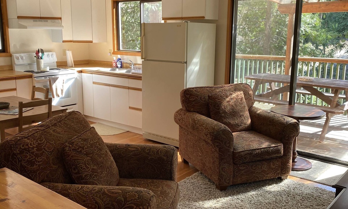 Lund Cottage | Quiet 2 Bedroom Suite (LUND)