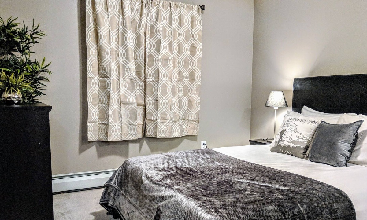 Stony Plain Condo | Quiet 2BR2Bath Condo Stony Plain Close to Westview Hospital w/ U/G Parking