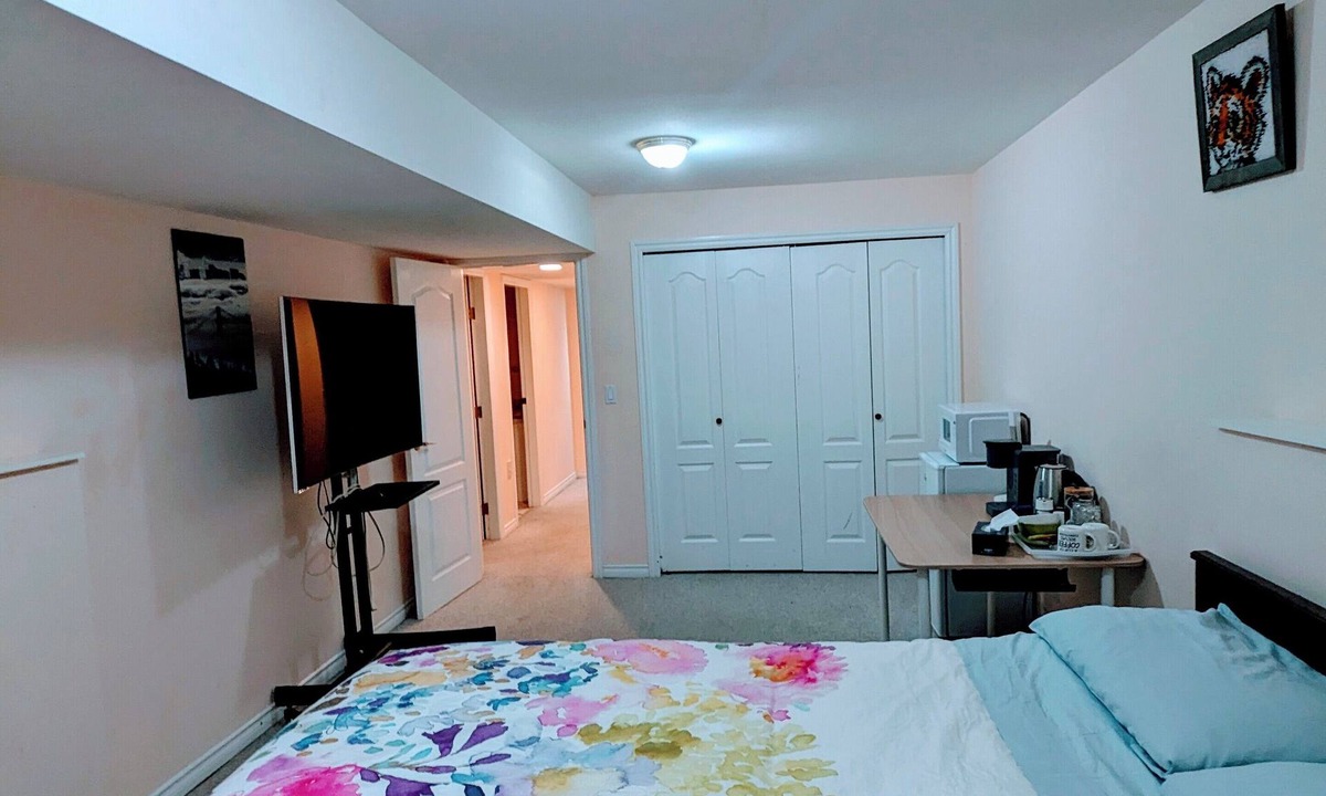 Westwood Plateau House | Quiet and big room in Coquitlam