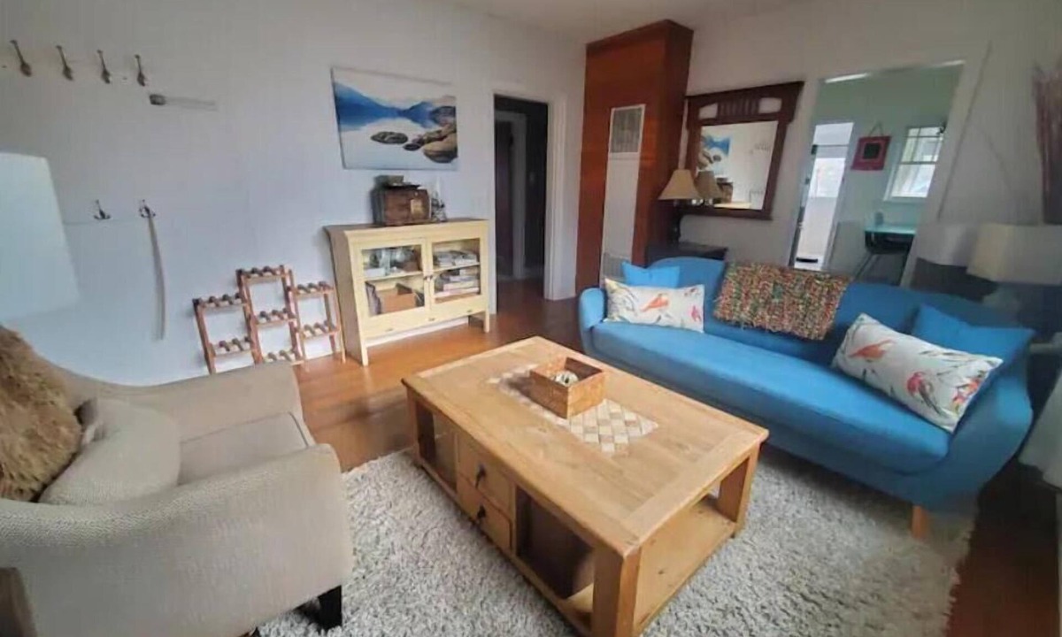 Castlegar House | Quiet, Family Friendly Suite Downtown Castlegar