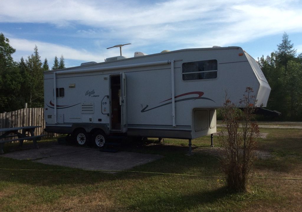 Lion's Head Cottage | Quiet family run park with cottage, trailers, trailer sites and camp site rentals - 1 bedroom trailer