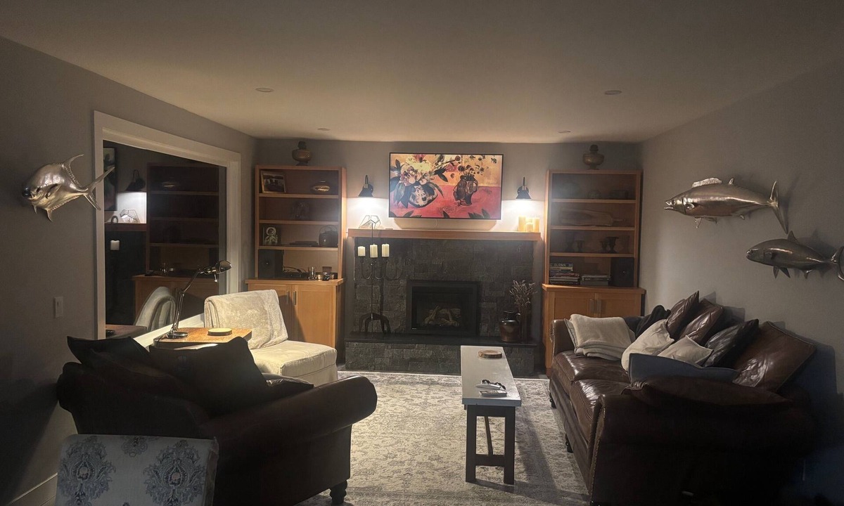 Madeira Park House | Quiet home w/hot tub — Beautiful getaway with gorgeous garden