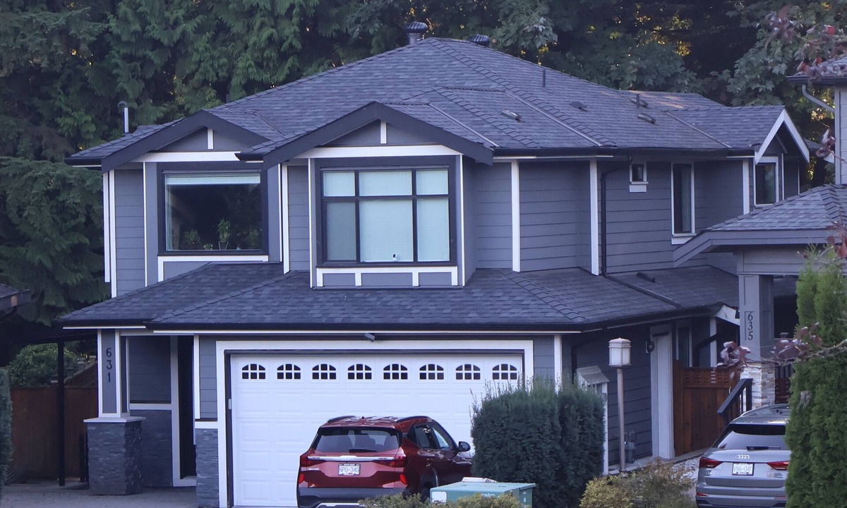 North Vancouver House | Quiet & Spacious Escape in North Vancouver