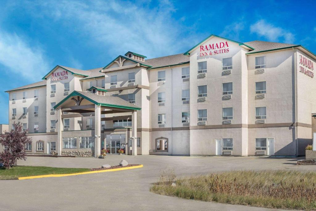Clairmont Hotel | Ramada by Wyndham Clairmont/Grande Prairie