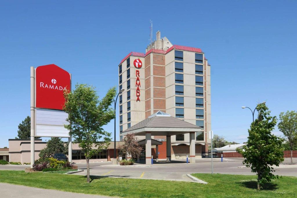 South Lethbridge Hotel | Ramada by Wyndham Lethbridge