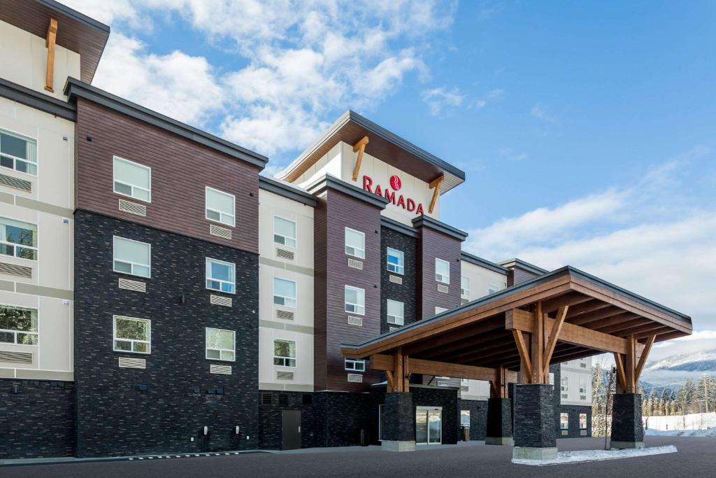 Revelstoke Hotel | Ramada by Wyndham Revelstoke