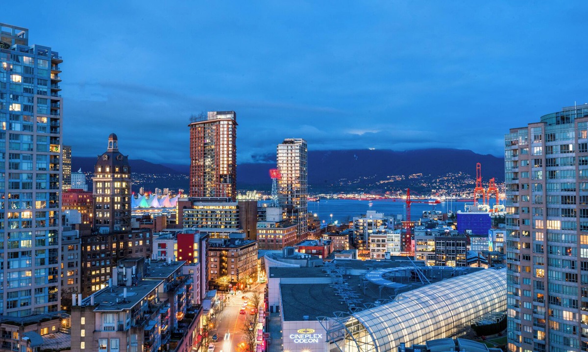 Crosstown Condo | ★Rare Found★ 270° downtown Ocean/Mountain/St View/King Suite/Pool/Hot Tub/Sauna