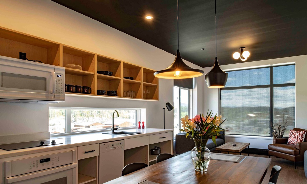 Whitehorse Hotel | Raven Inn Whitehorse