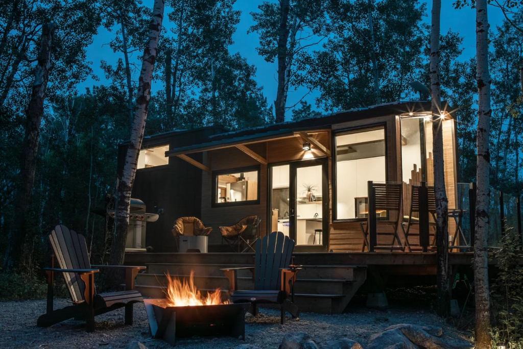Central Alberta Other | Refuge Bay's Aqua Tiny Home - Luxury Off Grid Escape