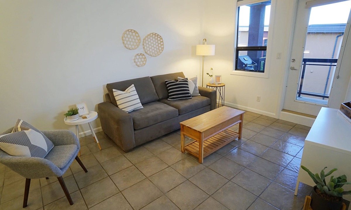 South Pandosy Condo | Relaxing Retreat Overlooking Playa's Quiet 3rd Floor Courtyard