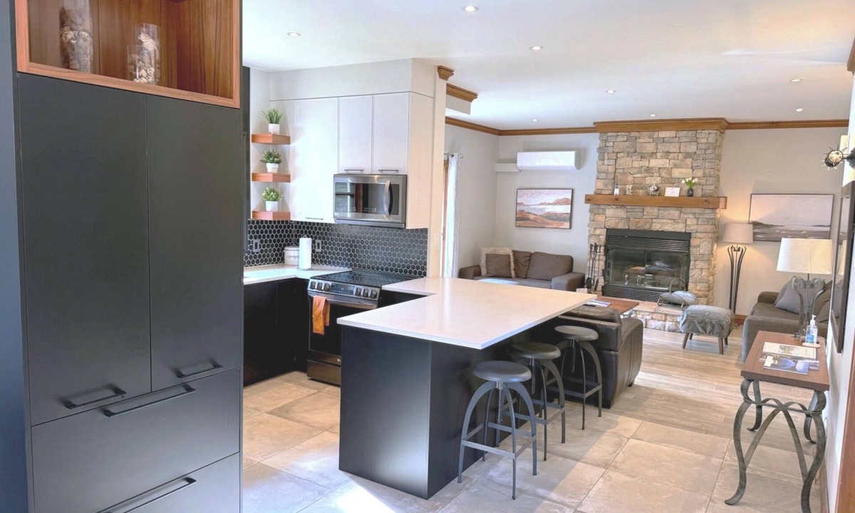 Mont-Tremblant Condo | RENOVATED LUXE 3 bedroom vacation home ski-in/out
