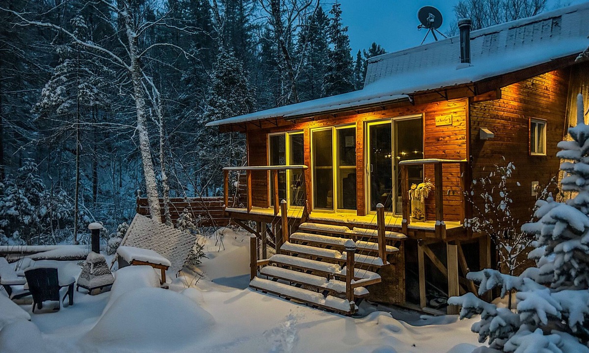 Sainte Rose du Nord House | River/Wooden hottub The Farmhouse in forest