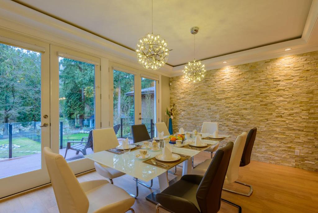 District of North Vancouver Bed & Breakfast | Riverfront Bed and Breakfast