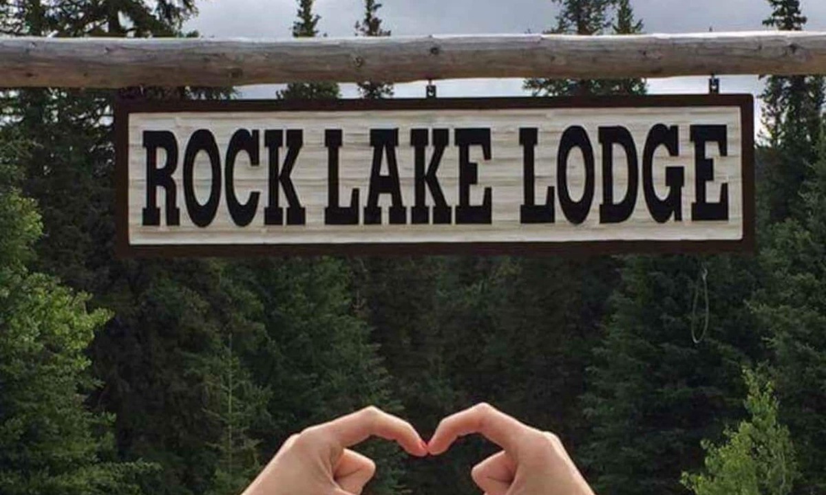 Rock Lake House | Rock Lake Lodge - Complete Lodge and 4 cabins all together as one package.
