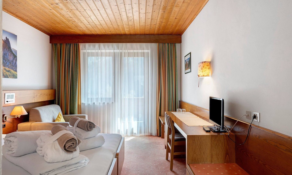 San Pancrazio Apartment | Room 'Komfortzimmer Hotel Pankraz 112' with Mountain View, Shared Terrace & Wi-Fi