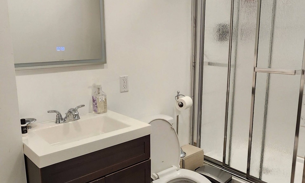 Colwood House | Royal Roads Little Nest