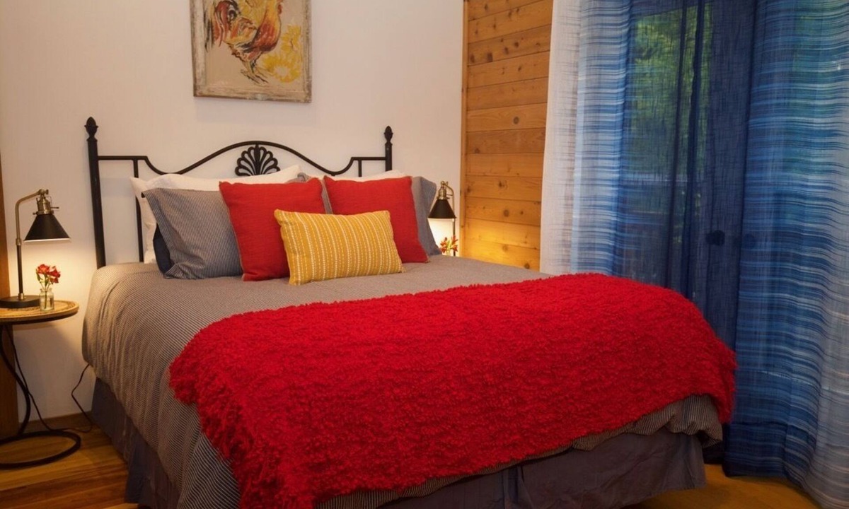 Bloomfield Bed & Breakfast | Runaway Rooster B&B - The Roost