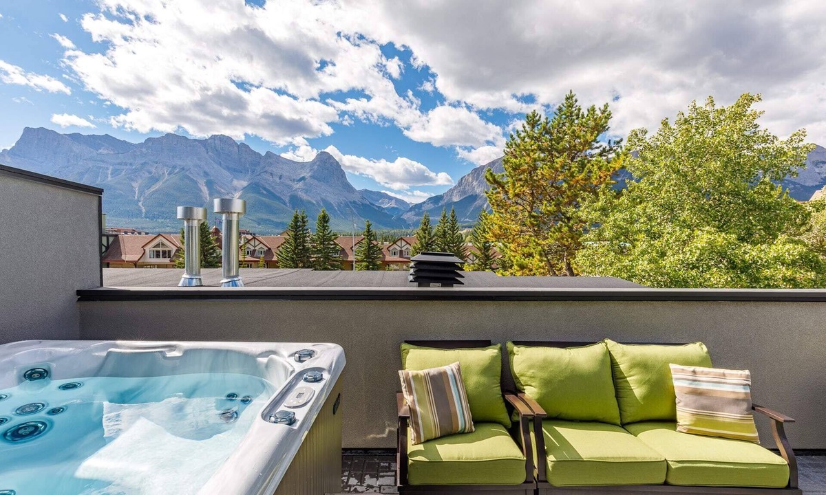 Teepee Town House | Rundleview - Impeccable Design and Private Hot Tub