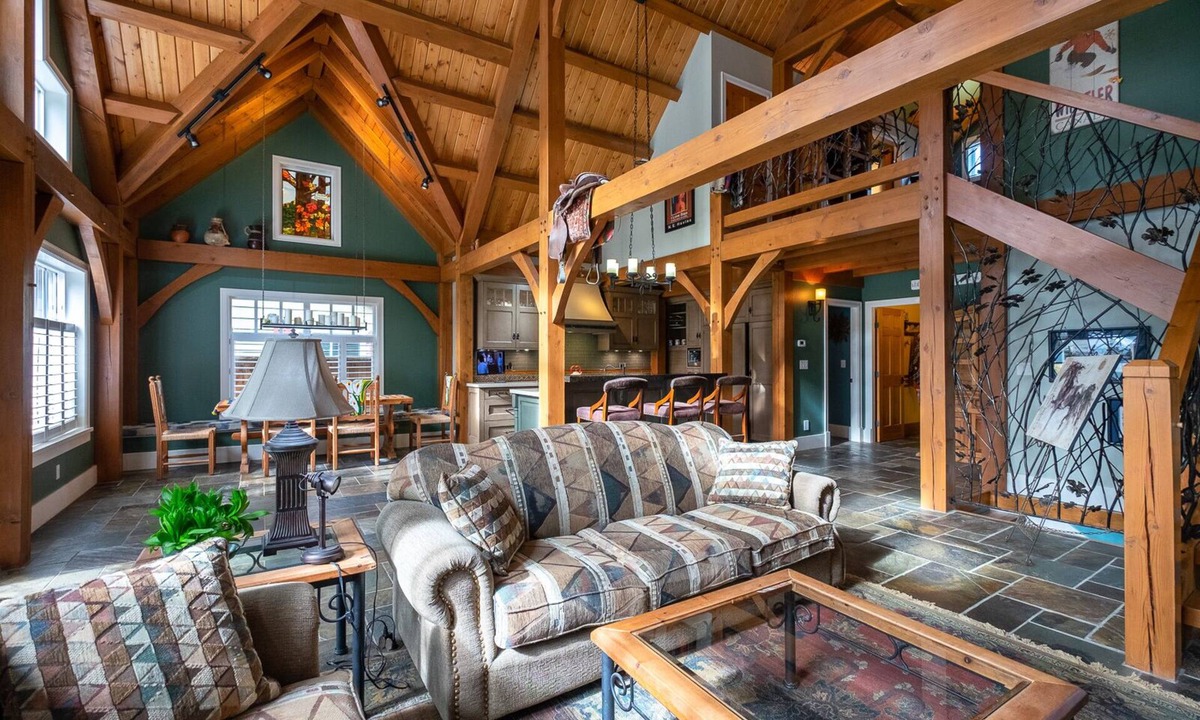 Cultus Lake Cabin | Rustic Cultus Lake Cabin House w/BBQ, Ping Pong Table & Gym Equipment