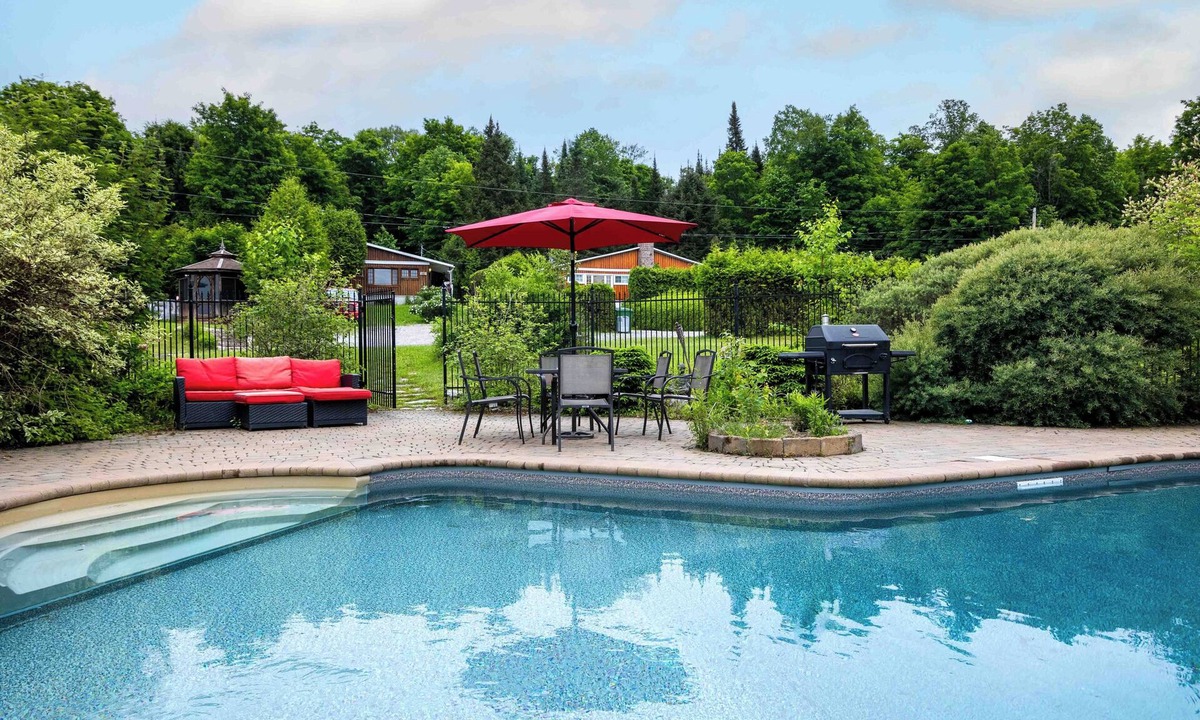 Nominingue Ski Chalet | Rustic experience with heated pool and spa