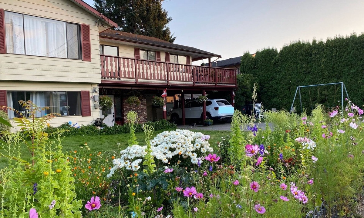 Aldergrove House | Safe clean quiet room, keyless private entry, close to Abbotsford airport & town