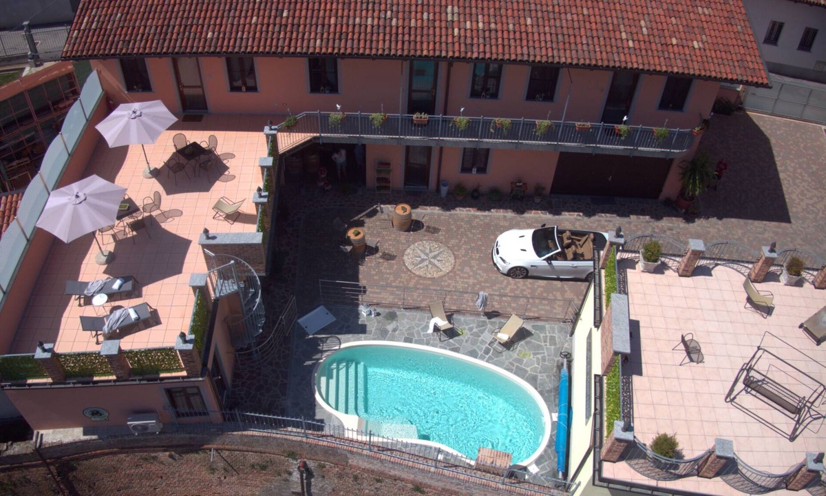 Monticello d'Alba Apartment | Salt Crystals - Rocche di Montexelo · Slow Stay in Langhe & Roero
