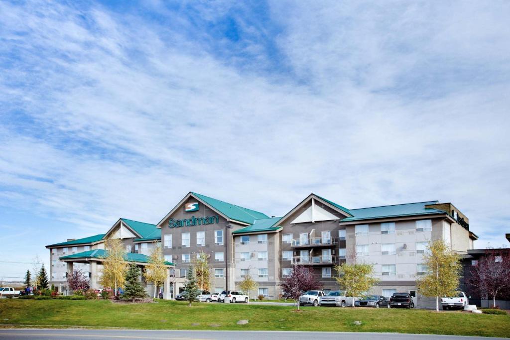 Northwest Calgary Hotel | Sandman Hotel & Suites Calgary West