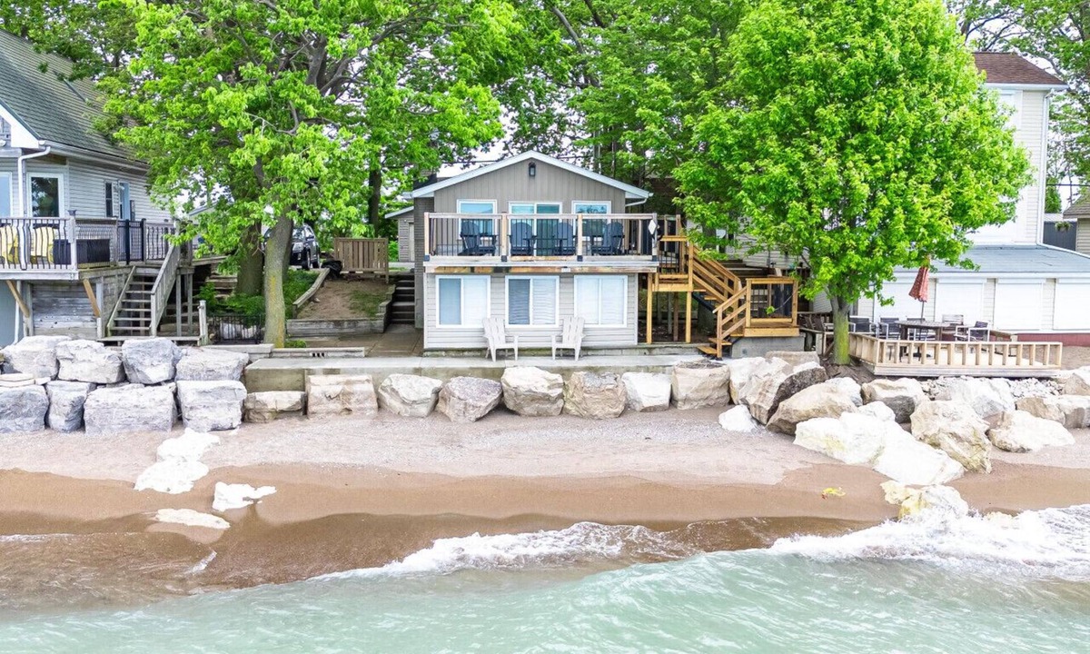Leamington Cottage | Sandside Beach House Near Point Pelee