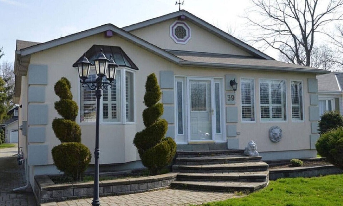 Old Town Historic District House | Sasson House, Short stroll to Queen Street