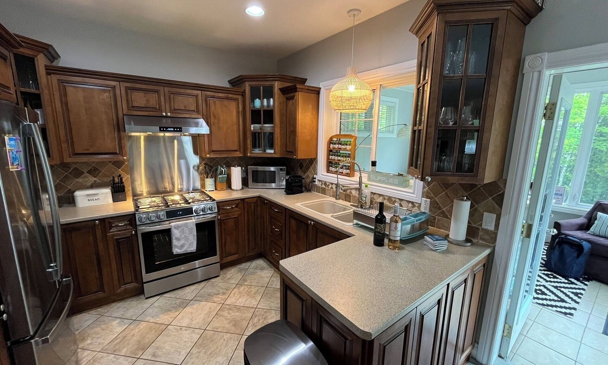 Sauble Beach House | Sauble Beach Retreat. Family-friendly & privacy! 5-min away from the beach