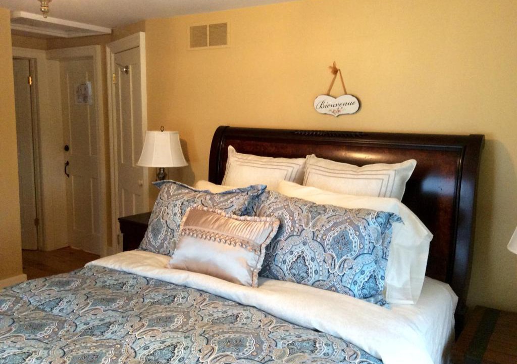 Old Town Historic District Bed & Breakfast | Scarlet Tunic Bed and Breakfast