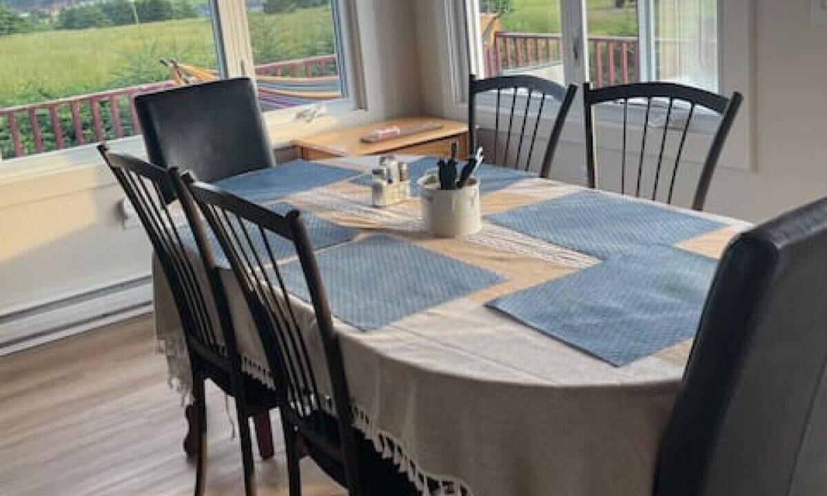 Souris House | Seabreeze Beach Retreat · 10 min walk to Sheep Pond Beach! 5 min to Souris !