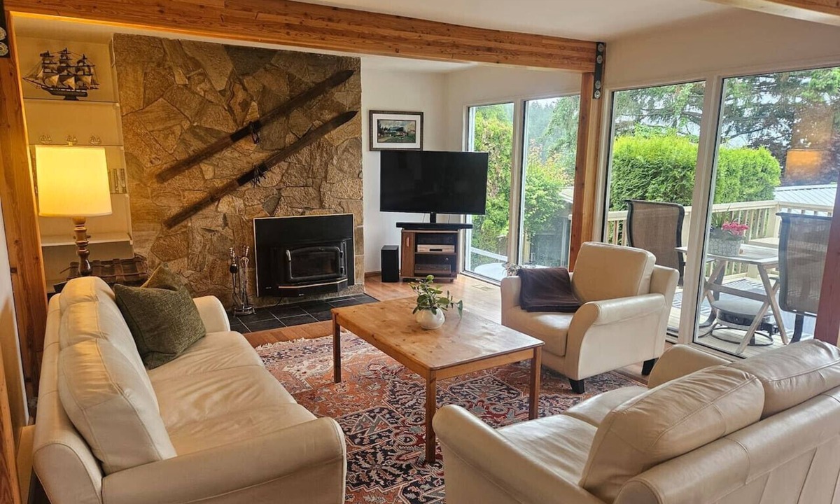 Bowen Island Apartment | Seabreeze Escape - Snug Cove