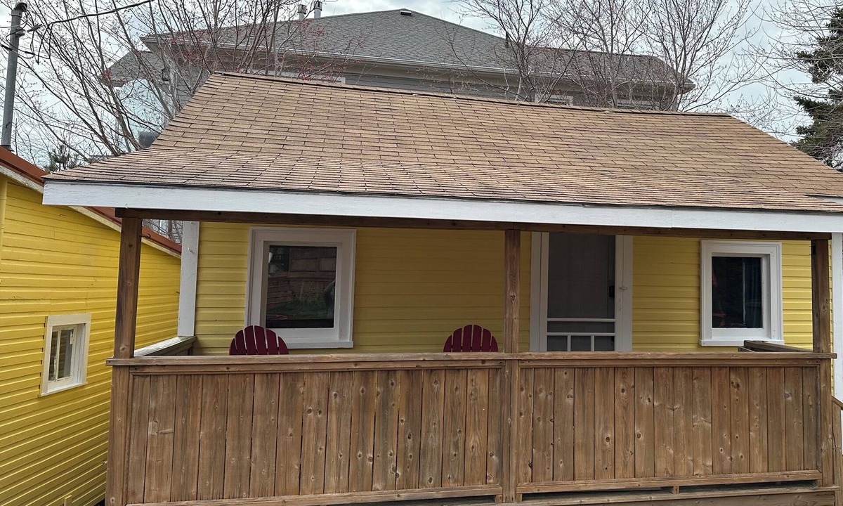 Summerville Centre Cottage | Seaman's Cottage #2 in Summerville Centre - Pet Friendly!