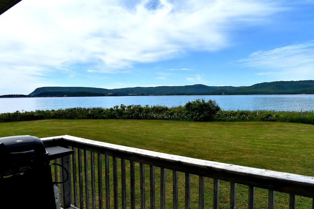 Ingonish Resort | Seascape Coastal Retreat - 2 ADULTS ONLY - HOT TUB AND WITHOUT HOT TUB OCEANFRONT PROPERTY