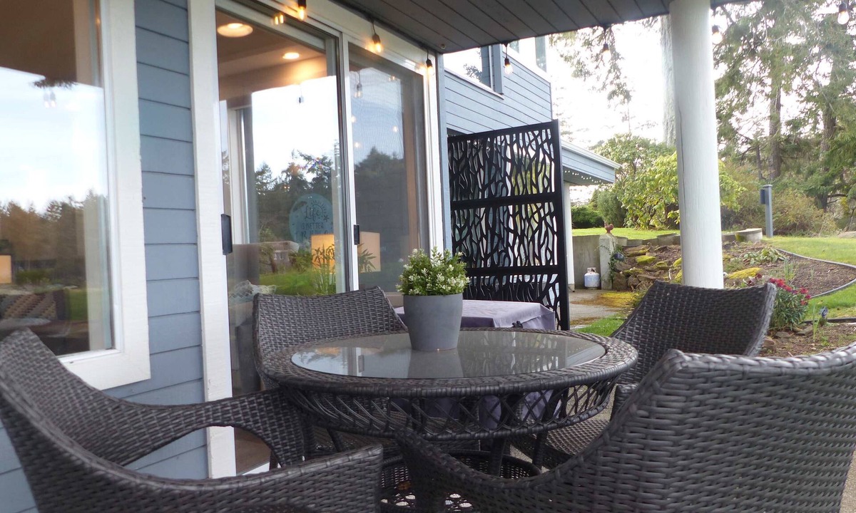 Regional District of Nanaimo Condo | Seascape Oasis - 2BDRM - Ocean View - Kitchen