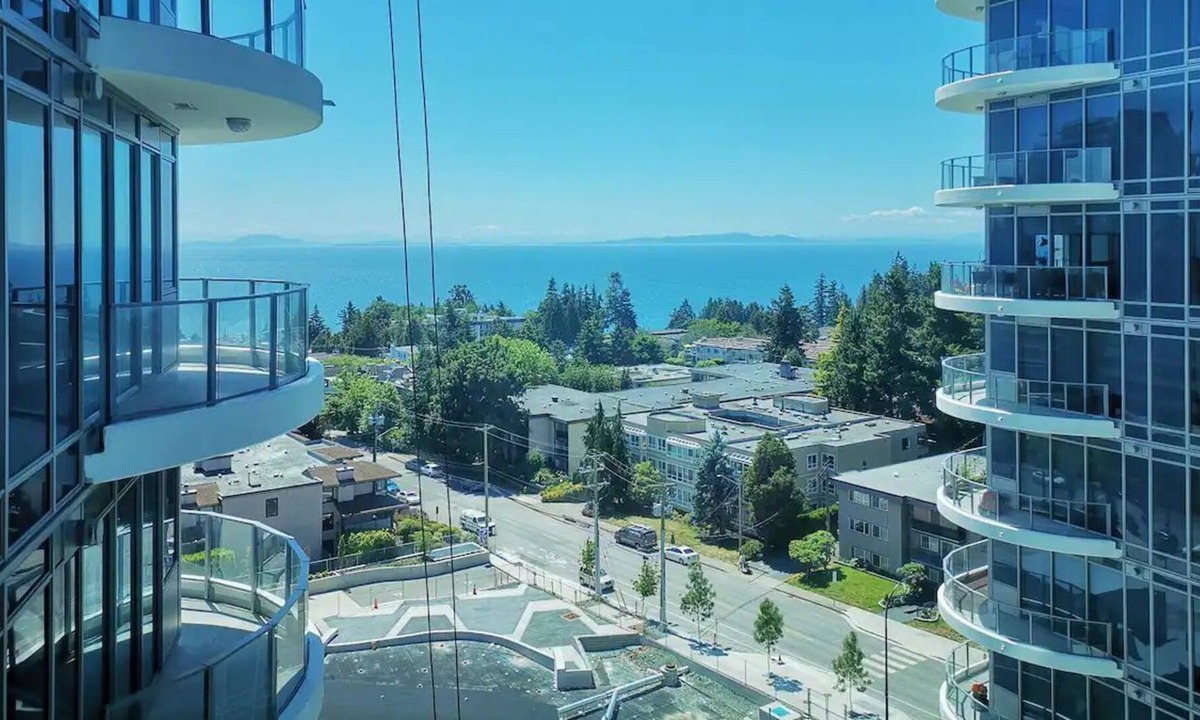 White Rock Condo | Seaview | Semiahmoo Central | Border Bliss Abode