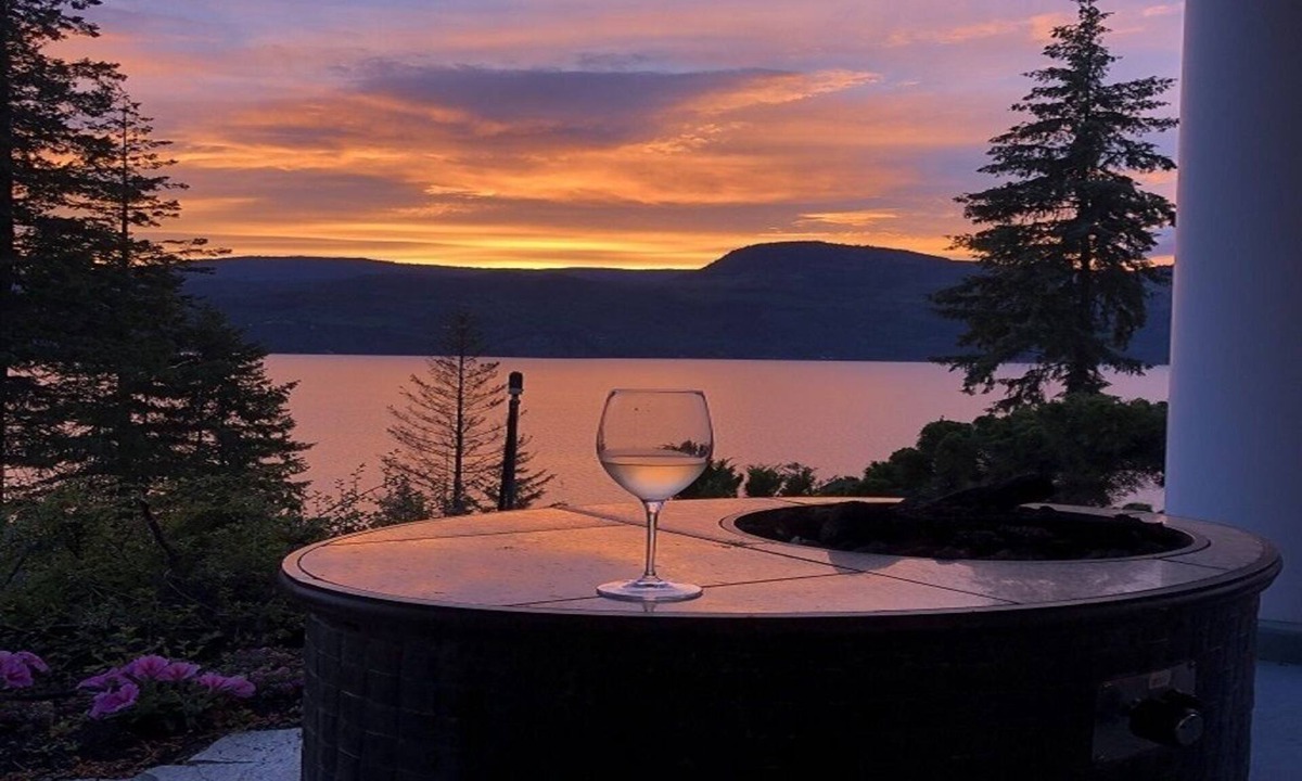 Blind Bay House | Semi-lake front on Shuswap lake with private beach dock and bouy.