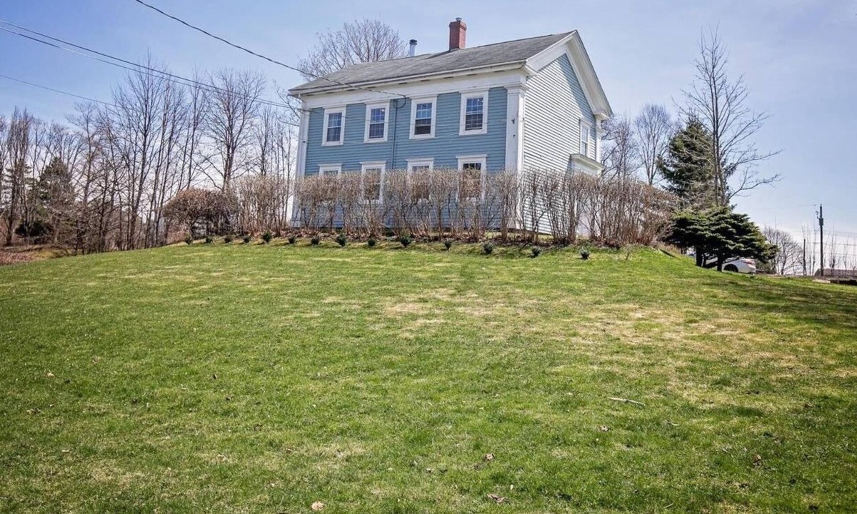 Amherst House | Serena & Peaceful Heritage House in Historic Amherst, Nova Scotia with big yard.
