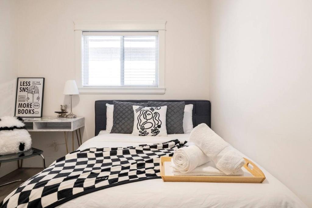 Richmond House | Si & Daniel Home Near YVR Airport & Skytrain Separate Entry Free Parking