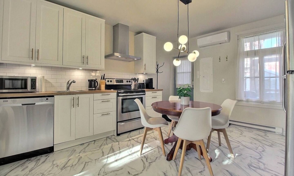 Sainte-Foy-Sillery-Cap-Rouge Apartment | Sillons de Maguire chic renovated apartment with parking