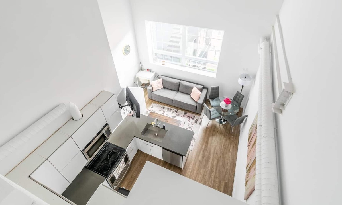 Kirkendall North Apartment | simply Comfort. UV Disinfected Rosebud 2Br Loft Free Parking Gym