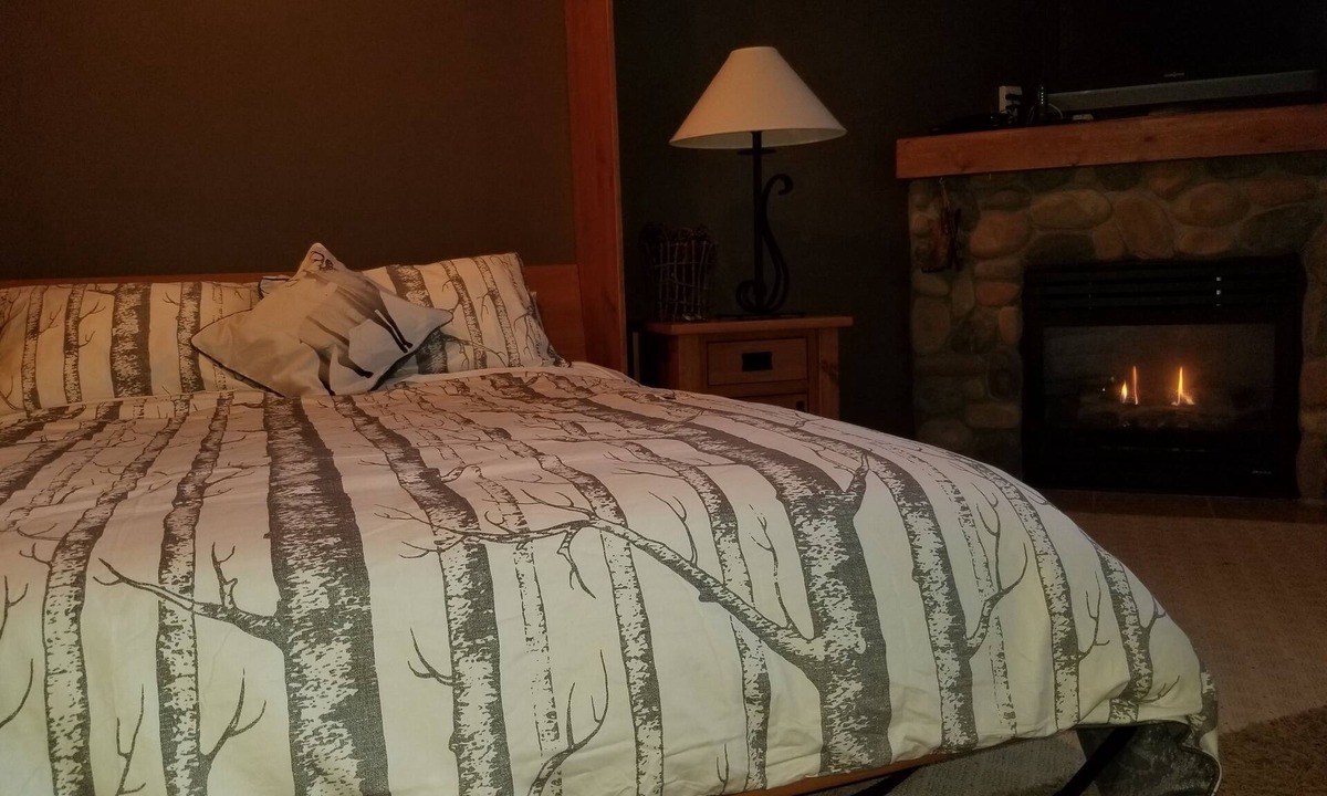 Silver Star Mountain Apartment | Ski In/Ski Out Modern Condo in Wildwood at Creekside