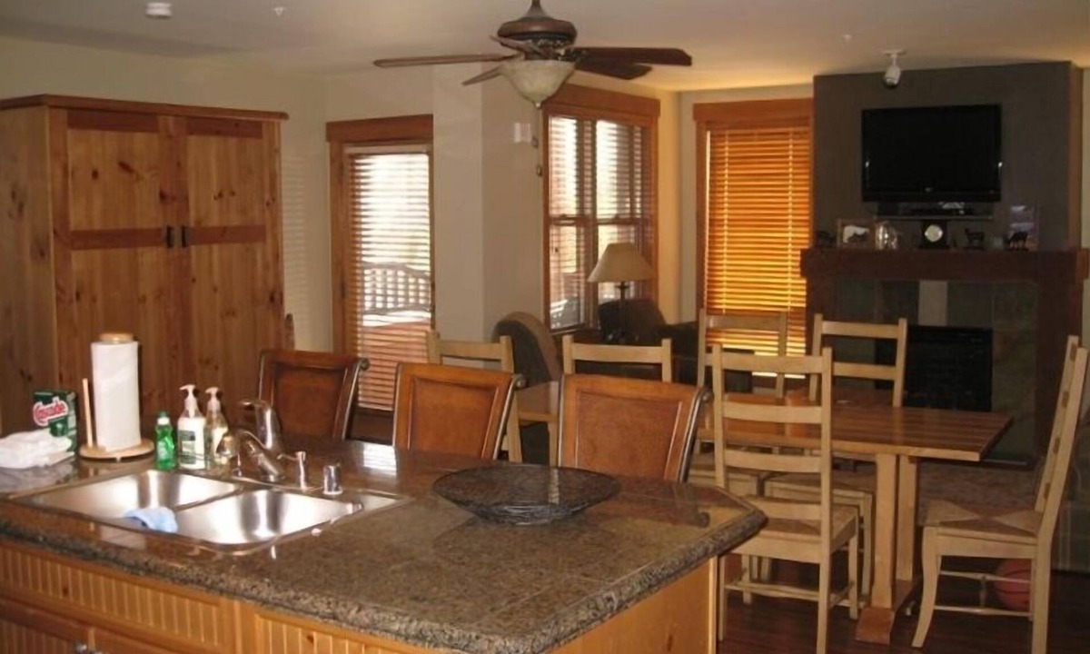 River Run Condo | Ski Keystone! Springs 8900 2 BR/3 BA Corner condo! Steps to Kindred and Gondola!