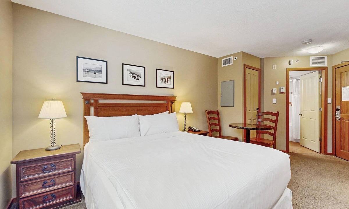 Village North Apartment | Skier's dream studio with pool, hot tubs, gym & saunas - walk to lifts