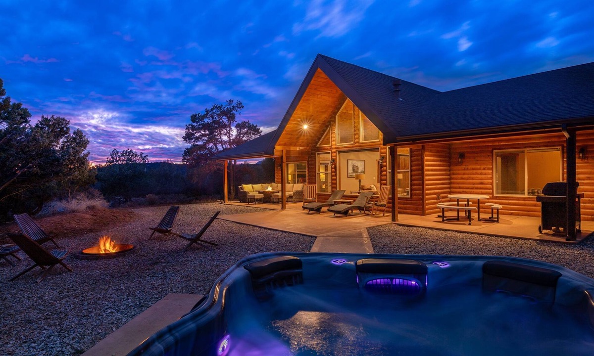 Orderville House | Skyfall Cabin | Private Hot tub | Zion NP